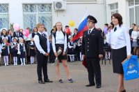 Максим Ковалев поздравил гимназистов и вручил награды