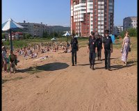 Полицейские вышли на пляжи напомнить горожанам о правилах поведения и безопасности