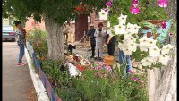 Цветник «Детские забавы» разбили возле своего дома жители Мира, 39Б