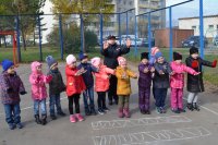 Госавтоинспекторы и их помощники провели акцию в детском саду