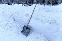 Дворники ГЖКУ из-за снегопадов лишились субботнего выходного