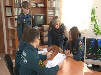 Зеленогорские пожарные и школьники откликнулись на краевую акцию "Письмо солдату"