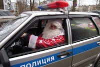 Полицейский Дед Мороз поздравил детей из подшефного детского дома