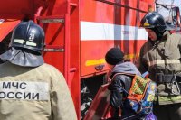 Сегодня пожарные эвакуировали школьников и персонал в лицее 174