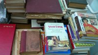 Коллекция книг Маяковского и о Маяковском подарена нашей библиотеке
