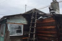 Пожарные расследуют причину пожара в поселке Орловка
