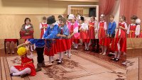 Гимназисты показали воспитанникам 32 д/с музыкальную интерпретацию сказки "Репка"