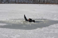Спасателям пришлось выручать разгневанного зеленогорца, выбежавшего на лёд Кана