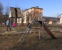 Жильцы домов по улице Гагарина обеспокоены состоянием детской площадки