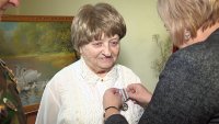 Юбилейную медаль к 75-летию Победы вручили ветеранам образования