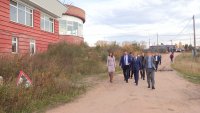 Депутаты Заксобрания Красноярского края посетили недостроенный ледовый дворец