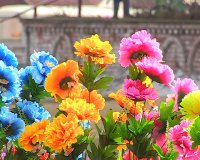 Искусственные цветы к Пасхе и родительскому дню разрешат продавать в специально отведенных местах