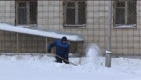 Горожане не перестают жаловаться на уборку города от снега