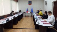 Реализацию муниципального проекта "Служу Отечеству" обсуждали на депутатской комиссии