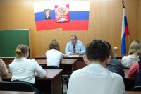 Автополицейские Зеленогорска провели для старшеклассников урок профориентации