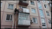 Пожарные выясняют причину пожара на балконе Гагарина, 1