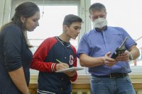Старшеклассники школы № 176 собирают данные для экологического паспорта школы