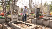 Партийцы "Единой России" в канун дня Победы наводят порядок на могилах фронтовиков