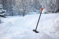 Заваленные снегом дороги ограничили доступ пожарных в ряд садоводств