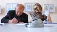 Красноярский журналист передал  в зеленогорский музей  сувенир с гравировкой имени  И.Н.  Бортникова