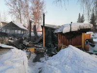 Вновь пожар в садоводстве: полностью сгорел дом и частично хозяйственные постройки