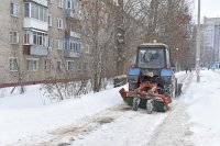 Коммунальщики КБУ расчищают улицы города
