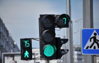 На пяти перекрестках города установят звуковые светофоры