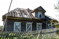Брошенные дома в Заозёрном представляют угрозу в пожароопасный сезон