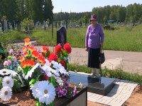 Вдовы фронтовиков посетили могилы героев накануне Дня памяти и скорби