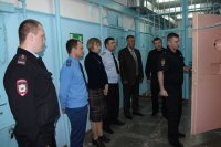 Представители общественности и прокуратуры посетили зеленогорский ИВС