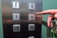 Подрядчики не спешат сдавать готовые лифты управляющим компаниям