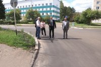 Глава города проинспектировал отремонтированную дорогу на улице Энергетиков