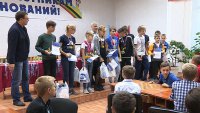 Футбольные дворовые команды получили награды от «Единой России»