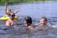 Родители, отдыхая у водоемов, забывают о детях