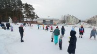 «Парад снеговиков» выстроился на площадке перед центром «Перспектива»