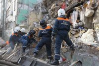 Сибирские спасатели работают в Ижевске, где произошло обрушение девятиэтажки