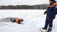 Выходить на лед запрещено, предупреждают спасатели