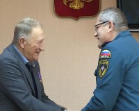 Медалью МЧС России награжден экс-мэр Зеленогорска Валентин Казаченко