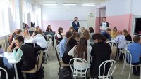 Для родителей и выпускников  организовали встречу с преподавателями СибГУ