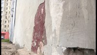 Жителям Набережной, 58  обещают покрасить входы  с прошлого года