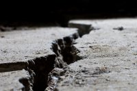 Дамба в Усовке – в аварийном состоянии, земляная перемычка дала трещину
