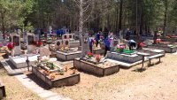 К 9 Мая волонтеры наведи порядок на городских кладбищах
