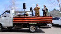 Сегодня под окнами ветеранов звучат песни военных лет