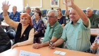 В библиотеке старшее поколение сыграло в музыкальную игру &laquo;Хиты на все времена&raquo;
